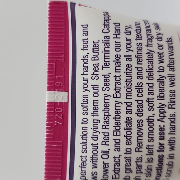 Human+Kind Elderflower Hand Scrub - Picture 6 of 6